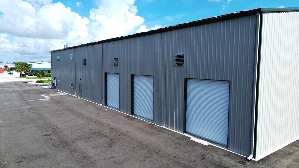 More Photos Of 3625 Ironbridge Blvd, Fort Myers Warehouse For Sale