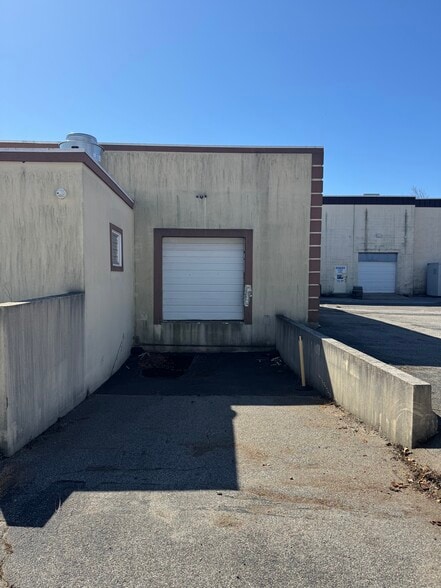 More Photos Of 217 River Ave, Patchogue Warehouse For Lease