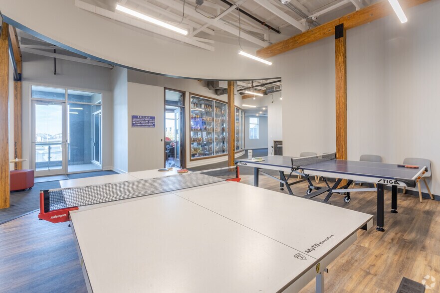 More Photos Of 552 E Market St, Louisville Office For Lease