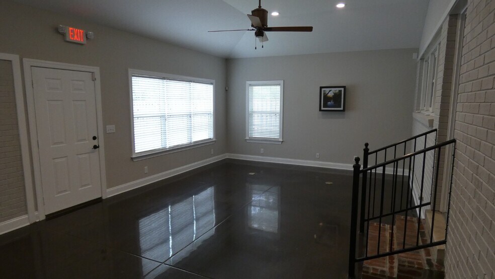 More Photos Of 2911 Middle Tennessee Blvd, Murfreesboro Office Residential For Lease