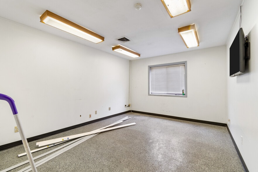 More Photos Of 137 Touby Ct, Mansfield Warehouse For Sale