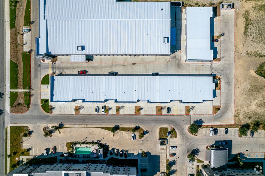 More Photos Of 8114 City Base Landing, San Antonio Unknown For Lease