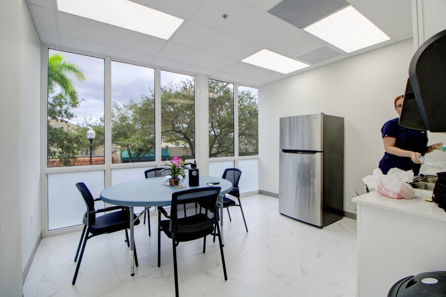 More Photos Of 304 N Krome Ave, Homestead Medical For Lease