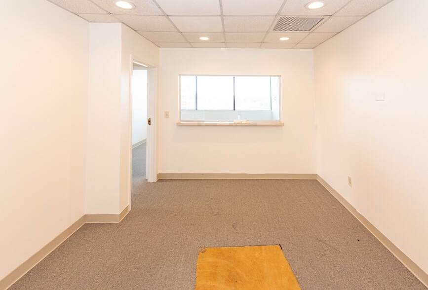 More Photos Of 120 Sister Pierre Dr, Towson Medical For Sale