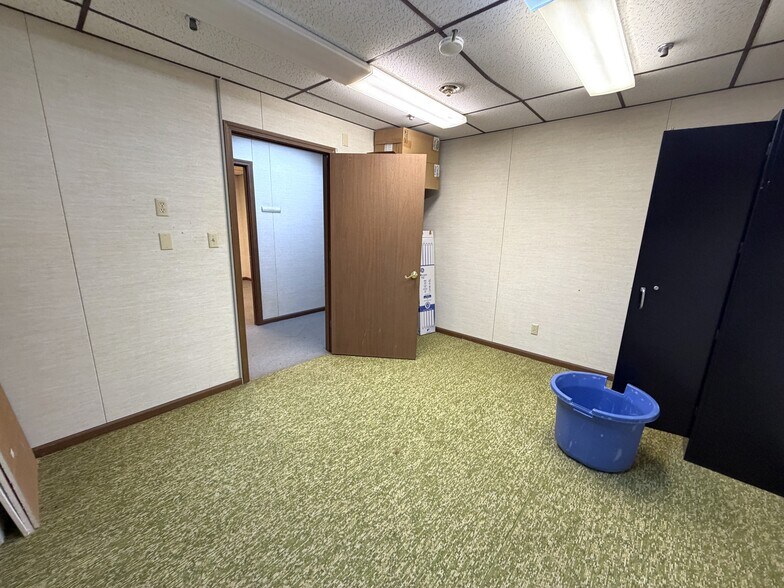 More Photos Of 305 N Mason St, Carrollton Office For Sale