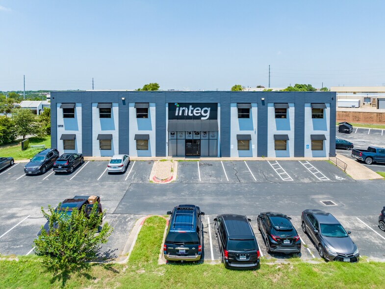 More Photos Of 1606 Headway Cir, Austin Light Manufacturing For Lease