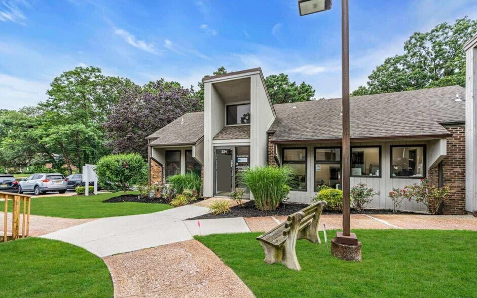 More Photos Of 220 Jack Martin Blvd, Brick Medical For Sale