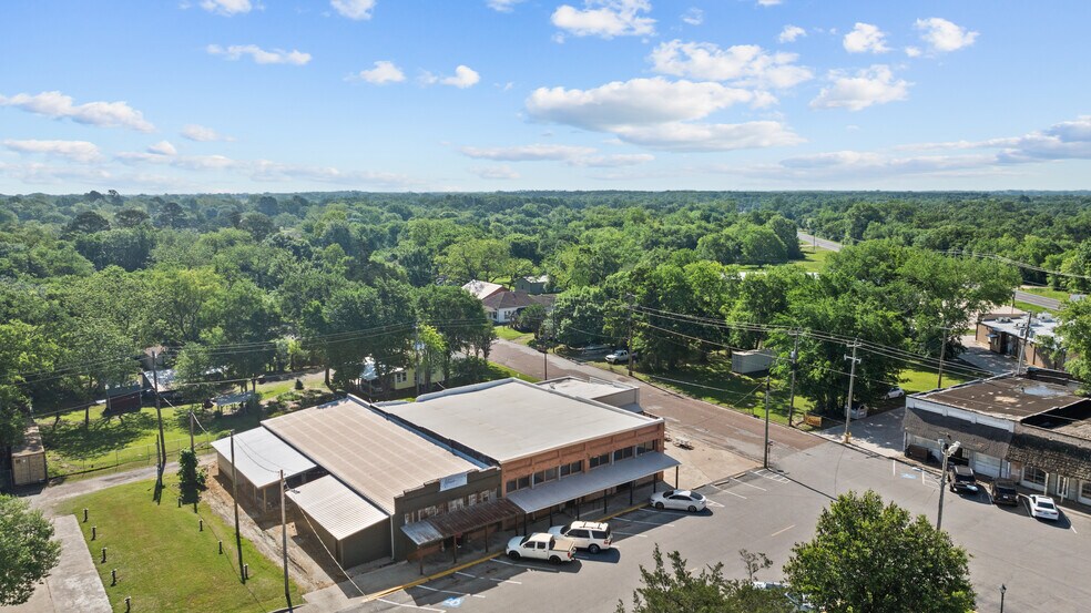 More Photos Of 189 Broadway St, Alba Storefront Retail Office For Sale