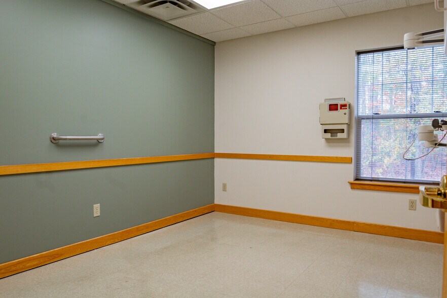 More Photos Of 25 Long Creek Dr, South Portland Medical For Sale