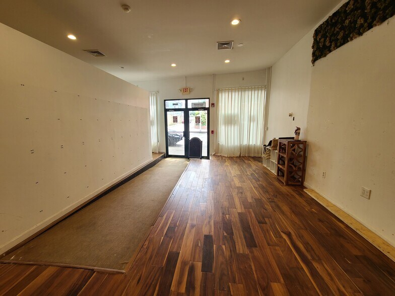 More Photos Of 201 B Highland ave, Somerville General Retail For Lease
