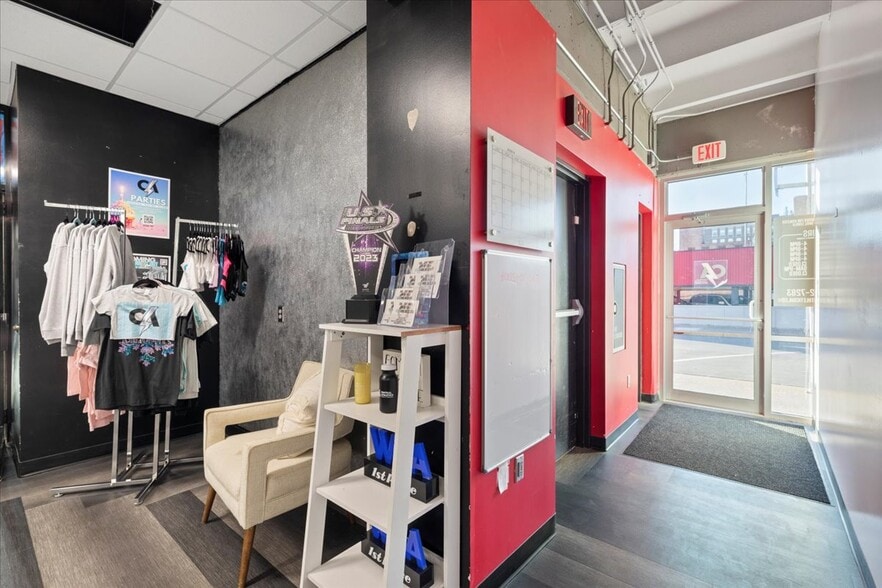 More Photos Of 7 S 4th St, Council Bluffs Health Club For Lease