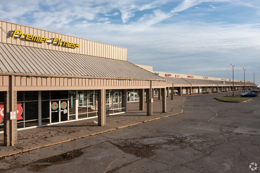 More Photos Of 415-659 S Breiel Blvd, Middletown Storefront For Lease