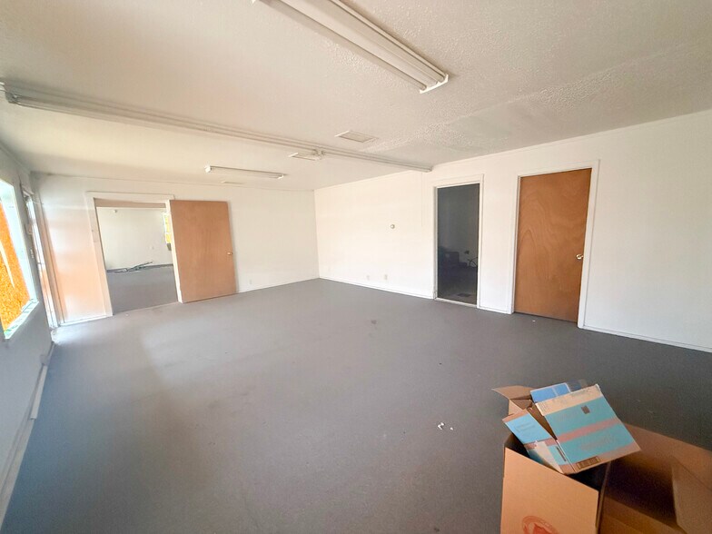 More Photos Of 1708 N Hobart St, Pampa Office For Sale