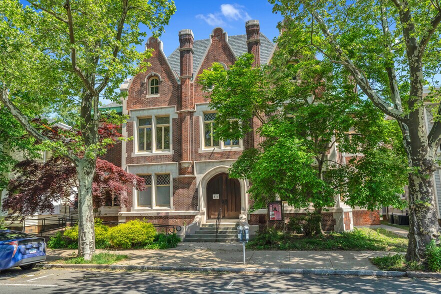 More Photos Of 51 Trumbull St, New Haven Office For Sale