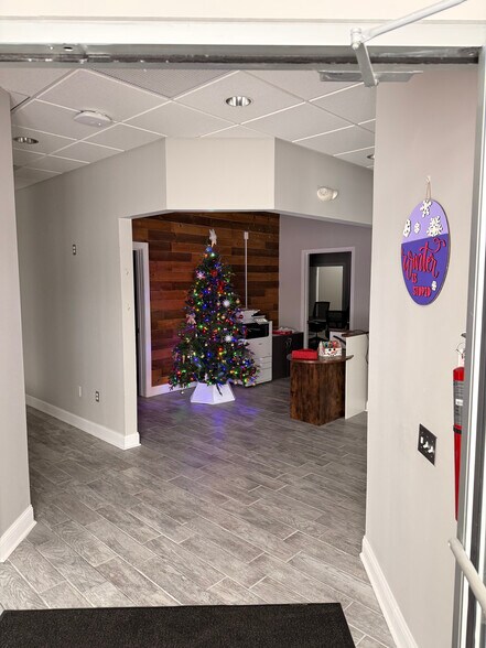 More Photos Of 53 S Washington St, Oxford Storefront For Sale