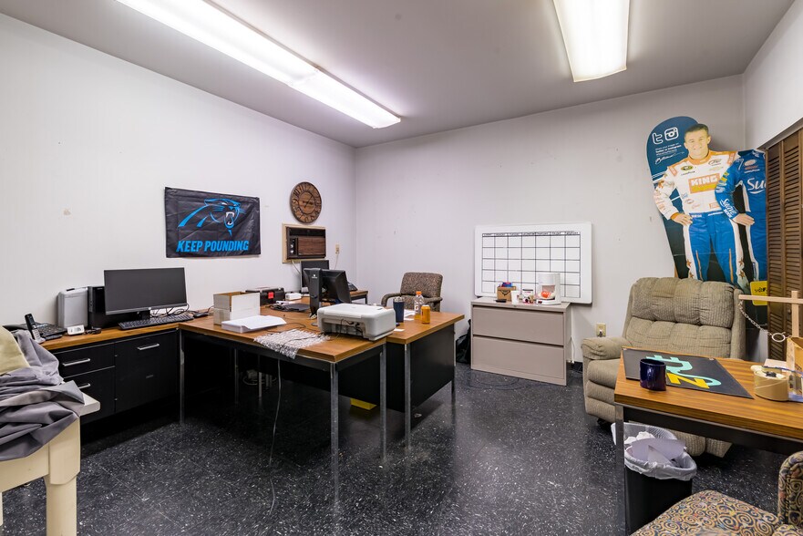 More Photos Of 2515 Allen Rd S, Charlotte Warehouse For Sale