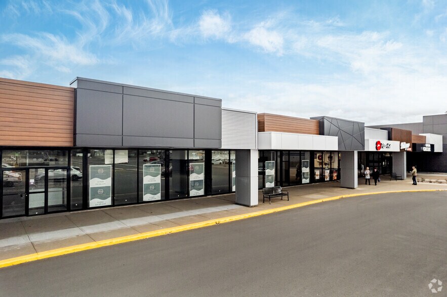 More Photos Of 31 Boulevard Georges Gagné S, Delson Unknown For Lease