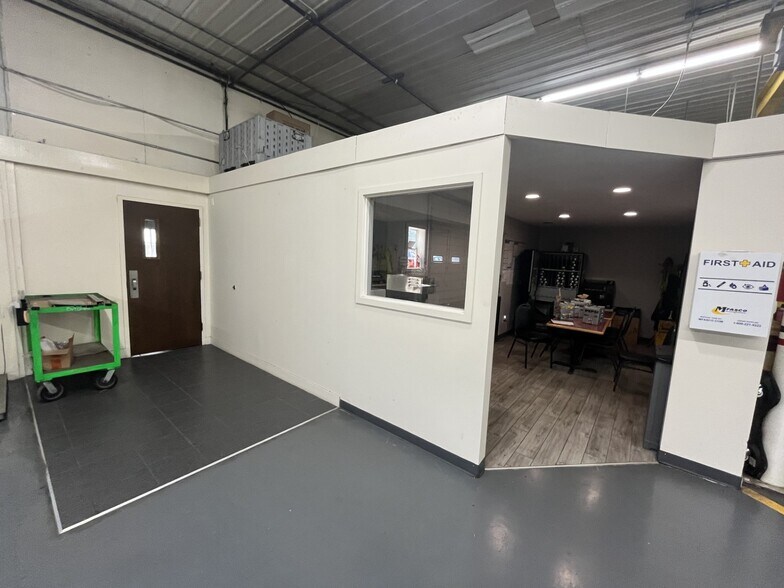 More Photos Of 15630 68th Ave, Coopersville Manufacturing For Lease