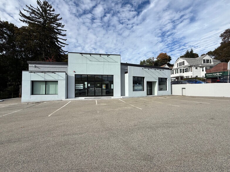 More Photos Of 1005 Boylston St, Newton Storefront For Lease