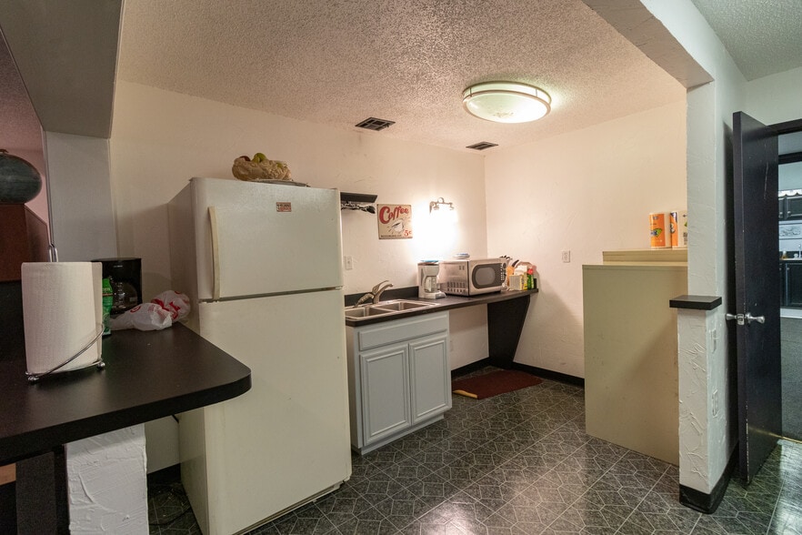 More Photos Of 1577 N FM 157, Mansfield General Retail For Sale