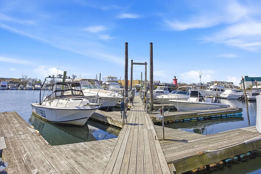 More Photos Of 1 Merit Ct, Brooklyn Marina For Sale