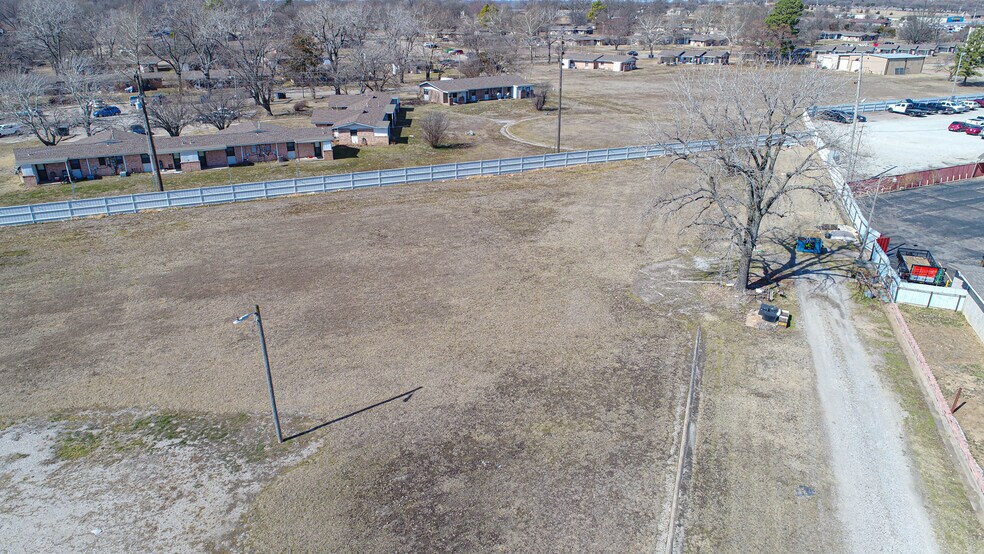 More Photos Of 911 N Broadway Ave, Ada Restaurant For Sale