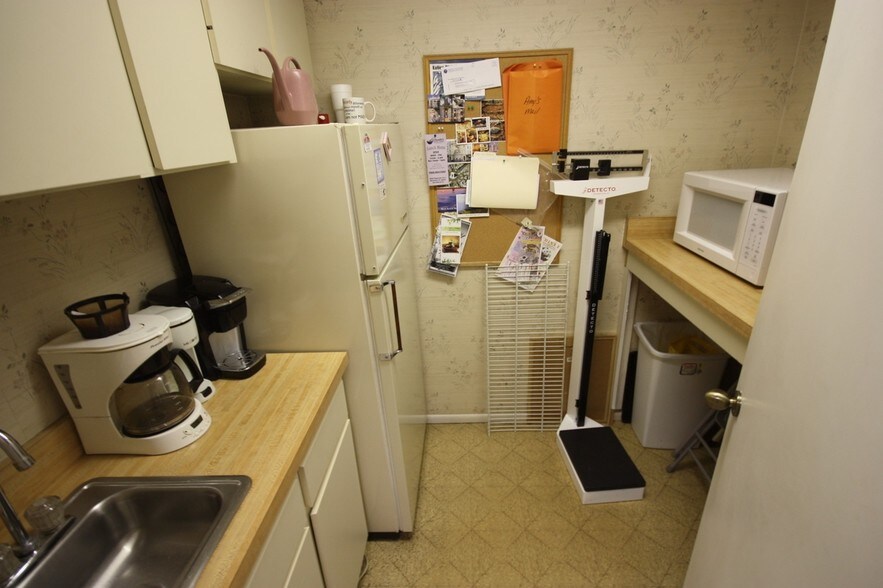 More Photos Of 2477 Stickney Point Rd, Sarasota Medical For Sale