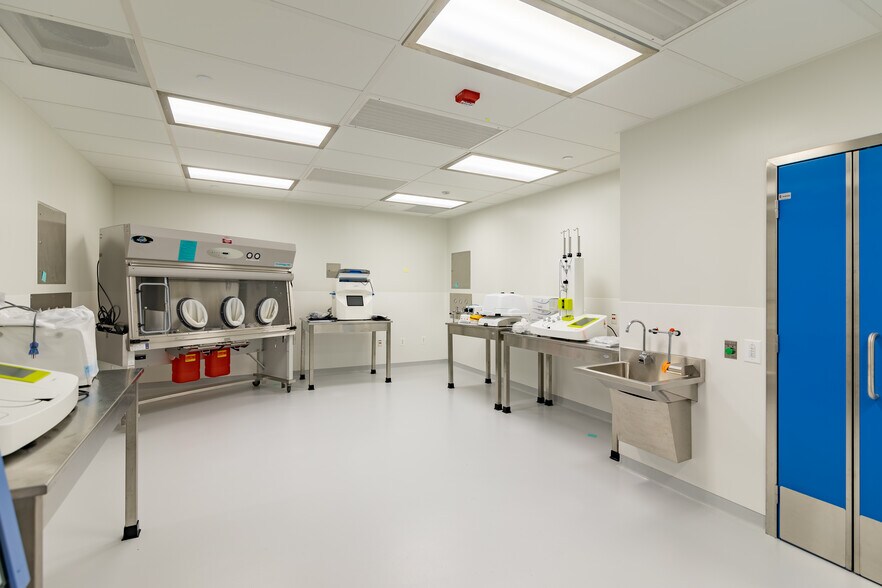 More Photos Of 727 Norristown Rd, Lower Gwynedd Research And Development For Lease