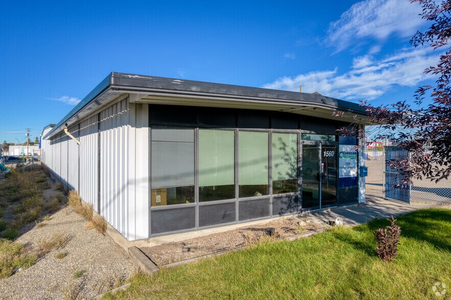 Primary Photo Of 1560 Hastings Cres SE, Calgary Service For Lease