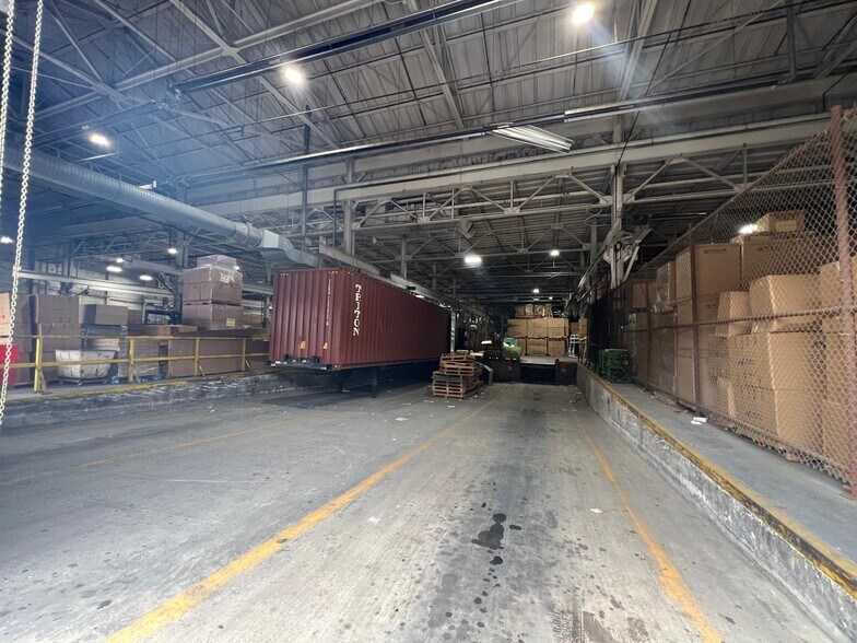 More Photos Of 1000 1st St, Harrison Warehouse For Lease