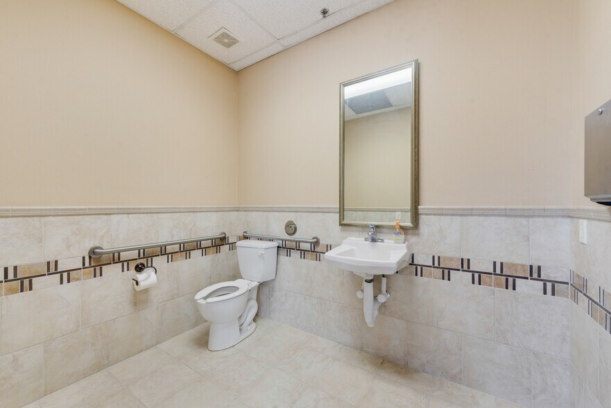 More Photos Of 7920 Preston Rd, Plano Medical For Sale