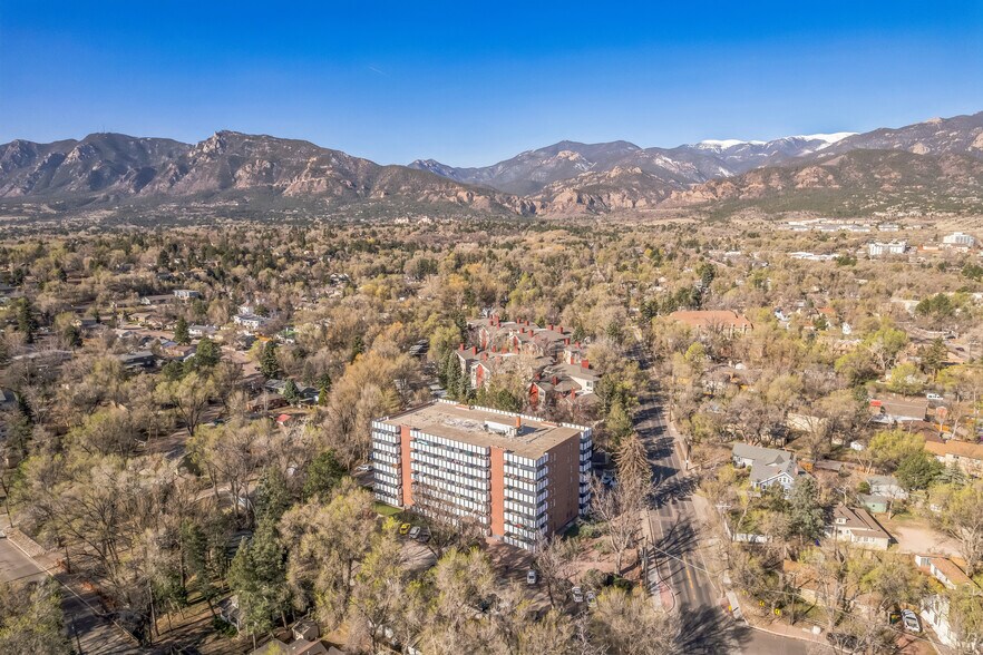 More Photos Of 107 W Cheyenne Rd, Colorado Springs Apartments For Sale