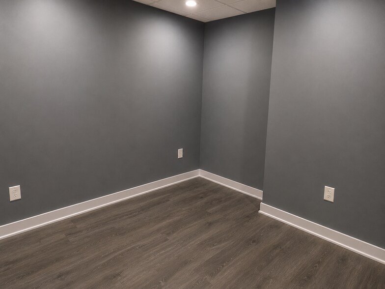 More Photos Of 411 W Lake Lansing Rd, East Lansing Loft Creative Space For Lease