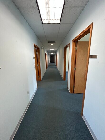 More Photos Of 913 Upward Rd, Flat Rock Warehouse For Lease