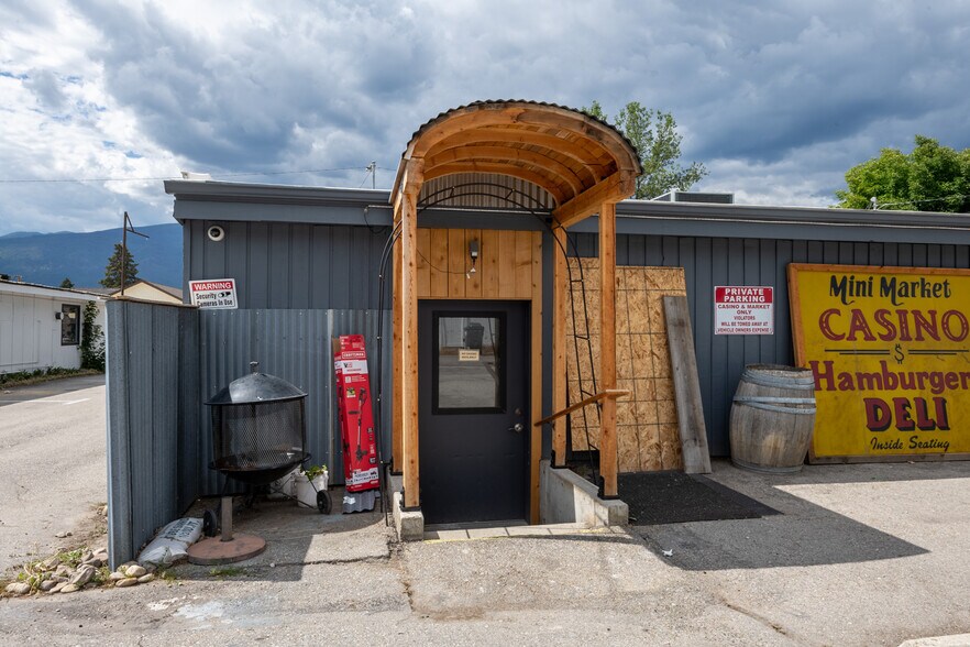 More Photos Of 108 Main St, Stevensville General Retail For Sale