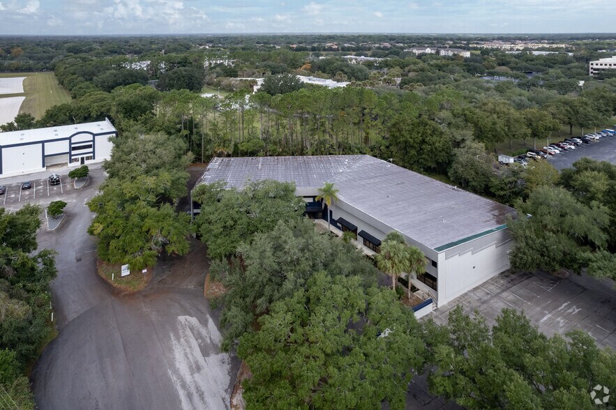 More Photos Of 108 Commerce St, Lake Mary Research And Development For Lease