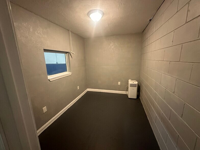 More Photos Of 3955 Saint Augustine Rd, Jacksonville Service For Lease