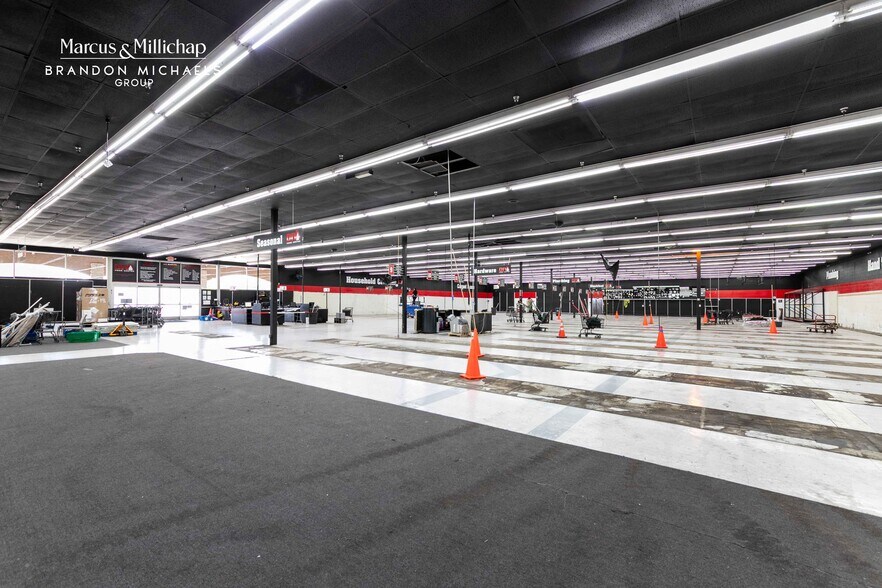 More Photos Of 2695 Cochran St, Simi Valley Freestanding For Sale