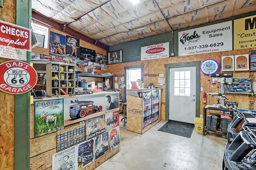 More Photos Of 3245 Piqua Troy Rd, Troy Light Distribution For Sale