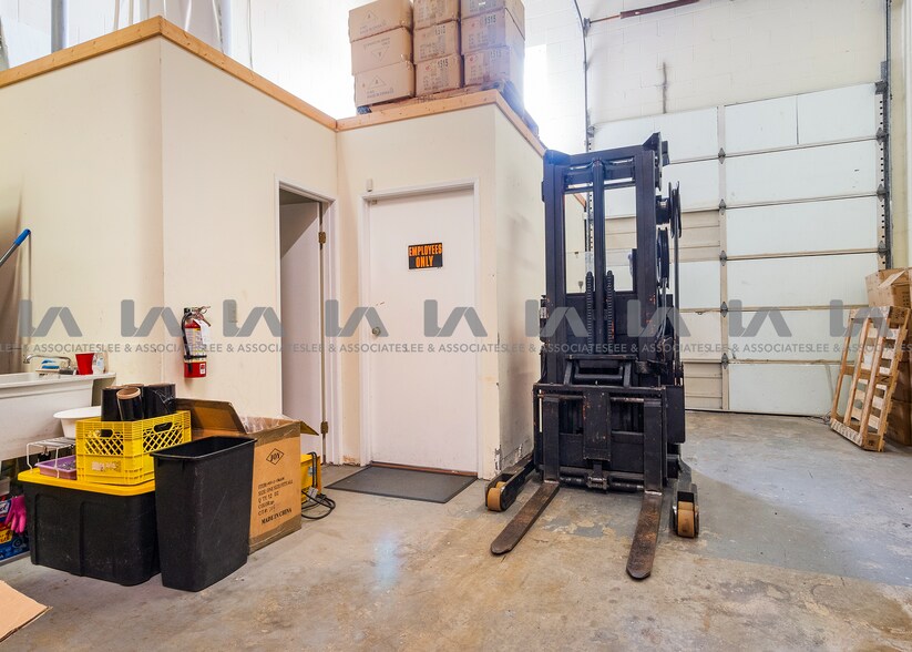 More Photos Of 6280 202 St, Langley Warehouse For Sale