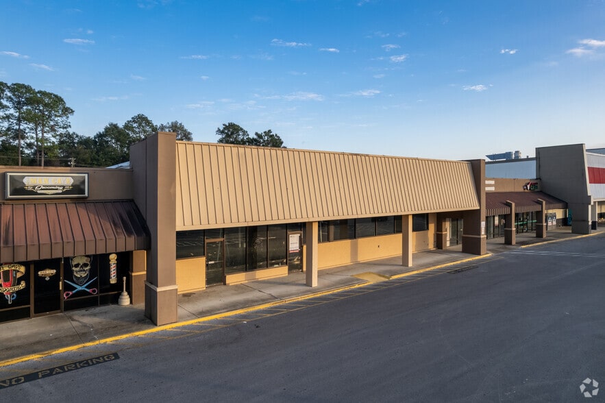 More Photos Of 5428-5444 Dogwood Dr, Milton Freestanding For Sale