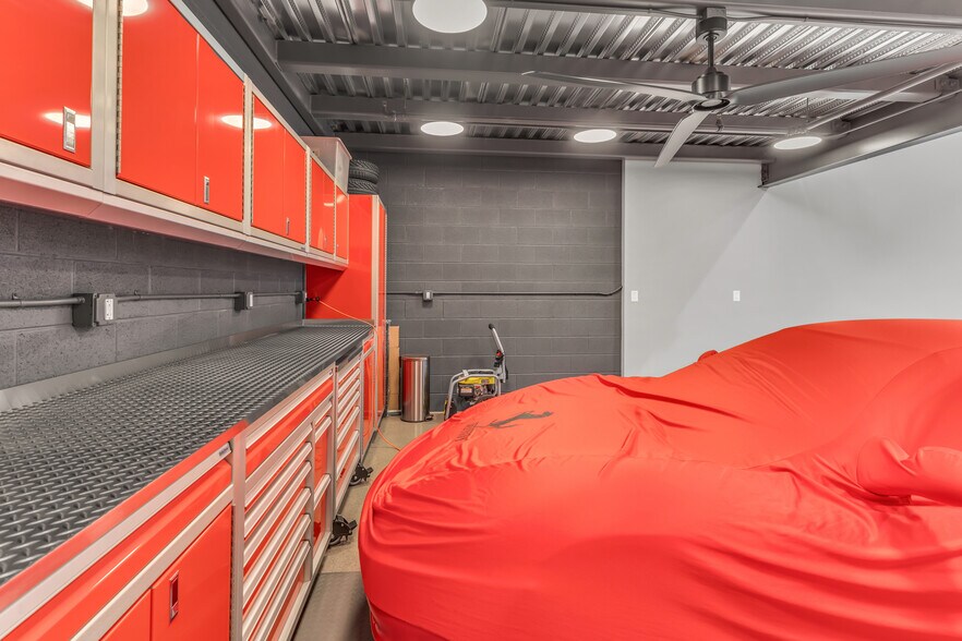 More Photos Of 15032 N 74th St, Scottsdale Showroom For Sale