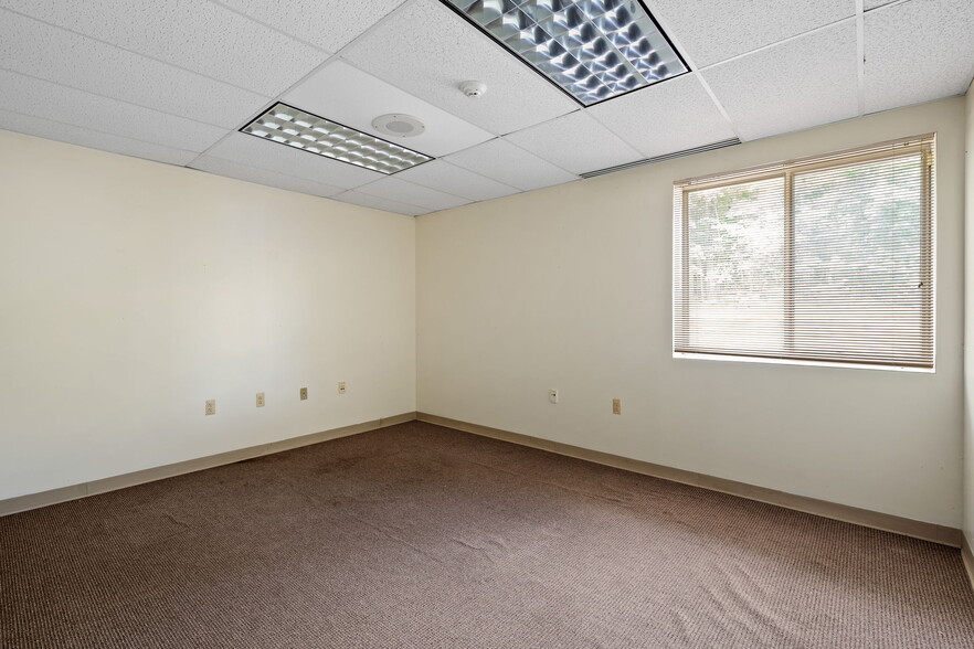 More Photos Of 4 Corwin Ct, Newburgh Medical For Sale