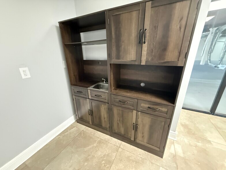 More Photos Of 11300 Space Blvd, Orlando Unknown For Lease