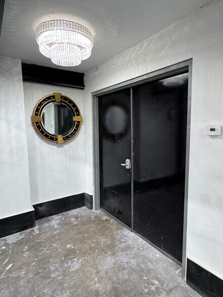 More Photos Of 8418 Broadway St, San Antonio Service For Lease