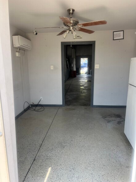 More Photos Of 2163 Golden Heights Rd, Fort Worth Flex For Lease