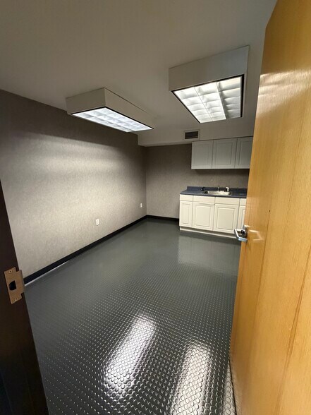 More Photos Of 157 W Central St, Natick Auto Dealership For Lease