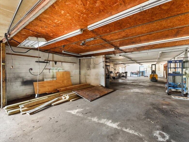 More Photos Of 2701 Pocola blvd, Pocola Industrial For Sale