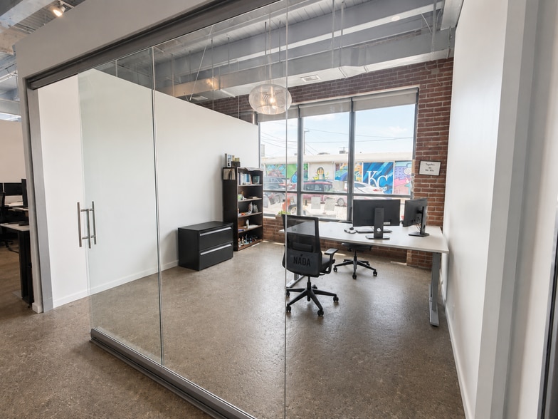 More Photos Of 1625-1627 Oak St, Kansas City Storefront Retail Office For Lease