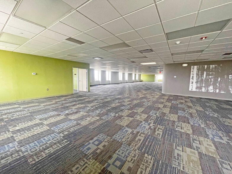 More Photos Of 21700 Northwestern Hwy, Southfield Loft Creative Space For Lease